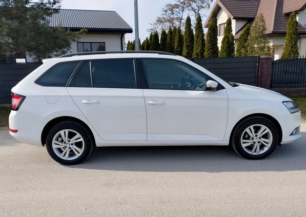 Skoda Fabia cena 23900 przebieg: 199000, rok produkcji 2019 z Oświęcim małe 154